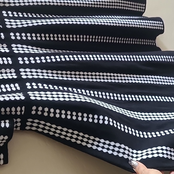 Danny & Nicole Black/White Stripe Sweater Dress size 1X - Picture 3 of 6